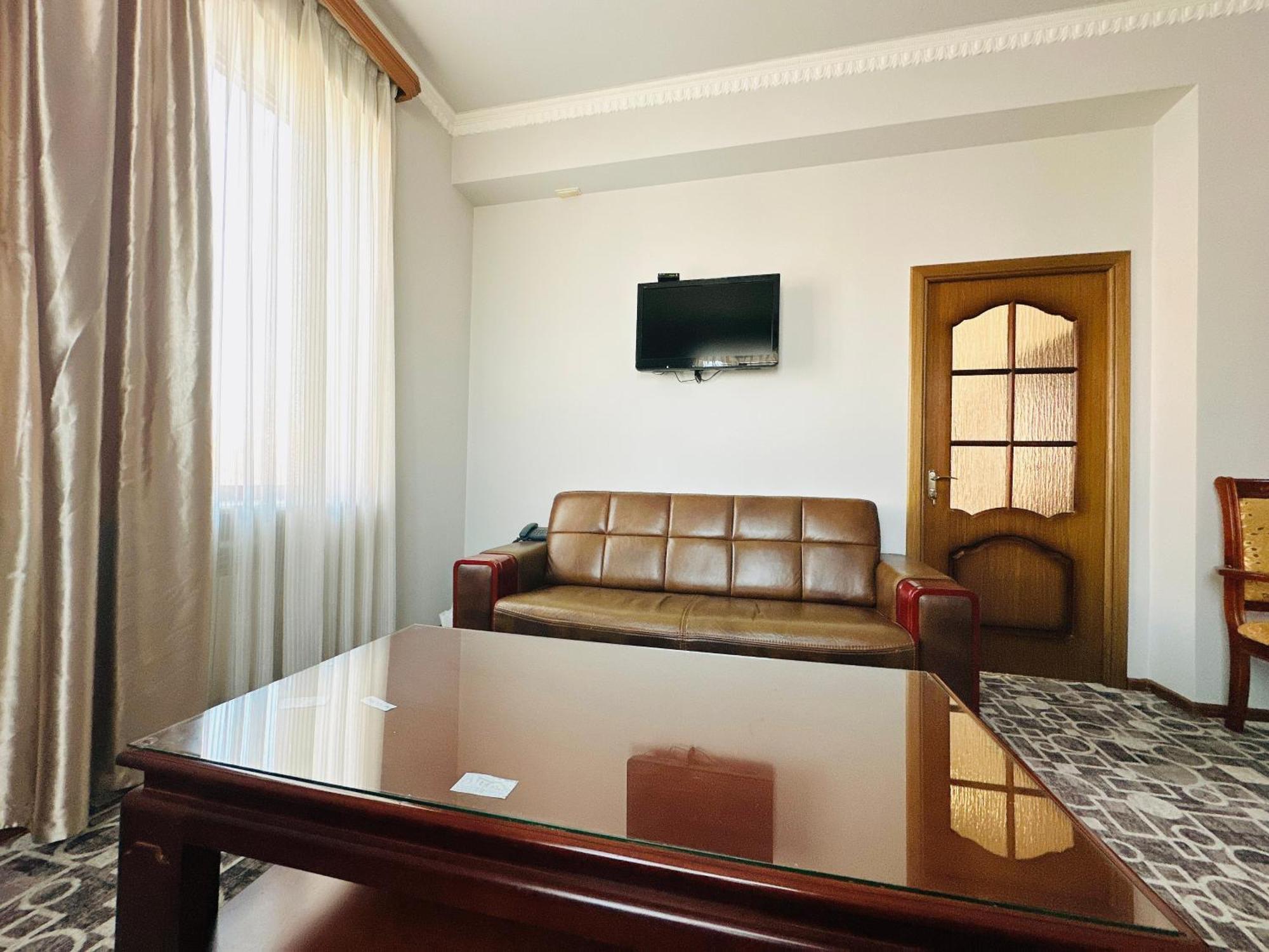 Sd Hotel Jerevan Eksteriør billede